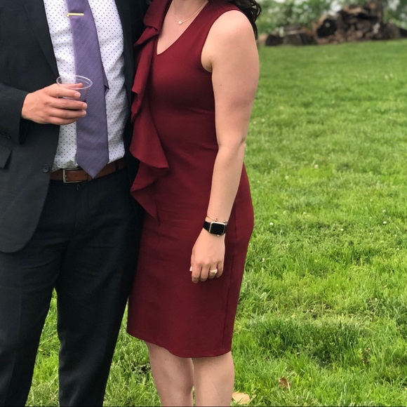 Fitted red midi-dress - Picture 5 of 5